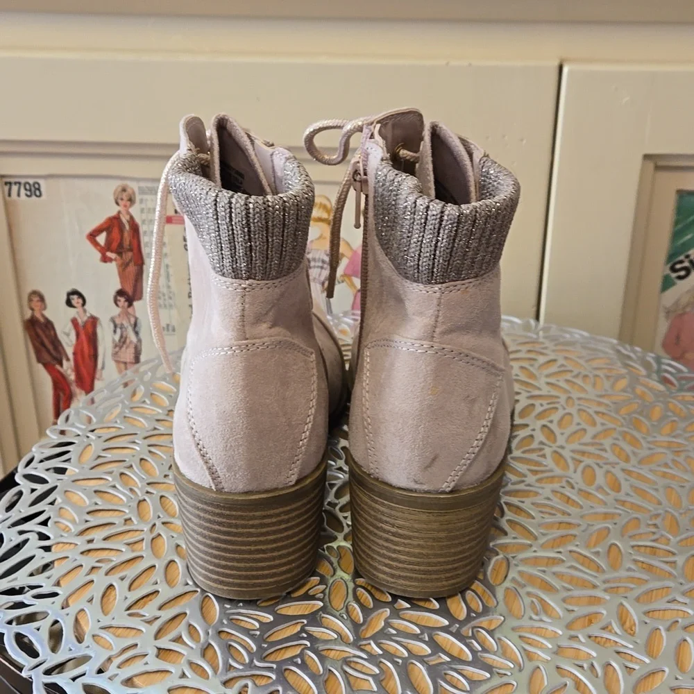 Wonder Nation suede pale pink ankle boots Sz 4. 🎁